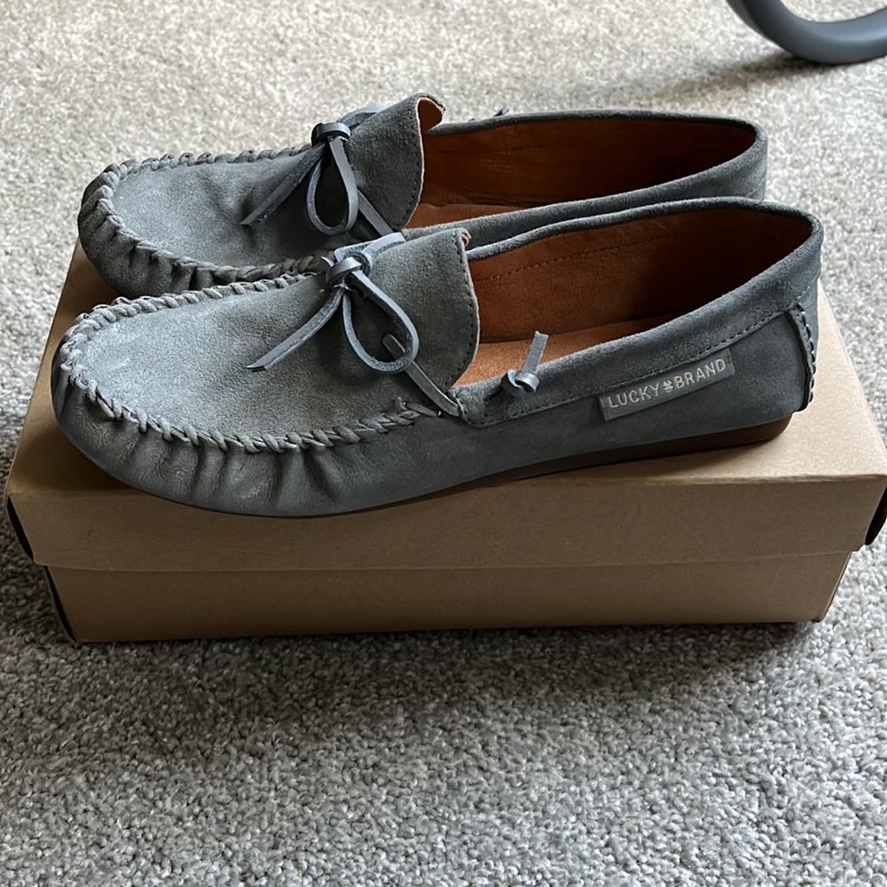 Lucky Brand Women’s Gray Suede Moccasin Loafers - Picture 2 of 2